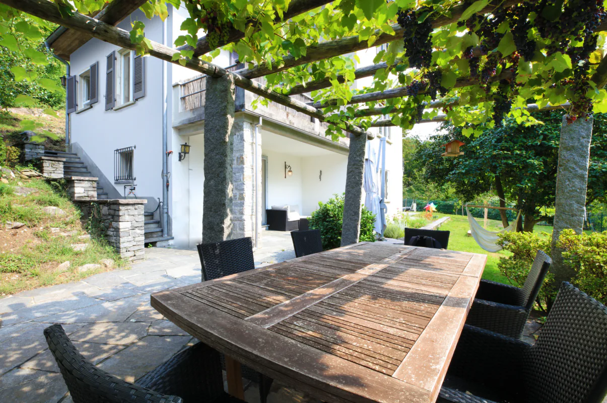 Minusio - Casa bifamiliare con Rustico