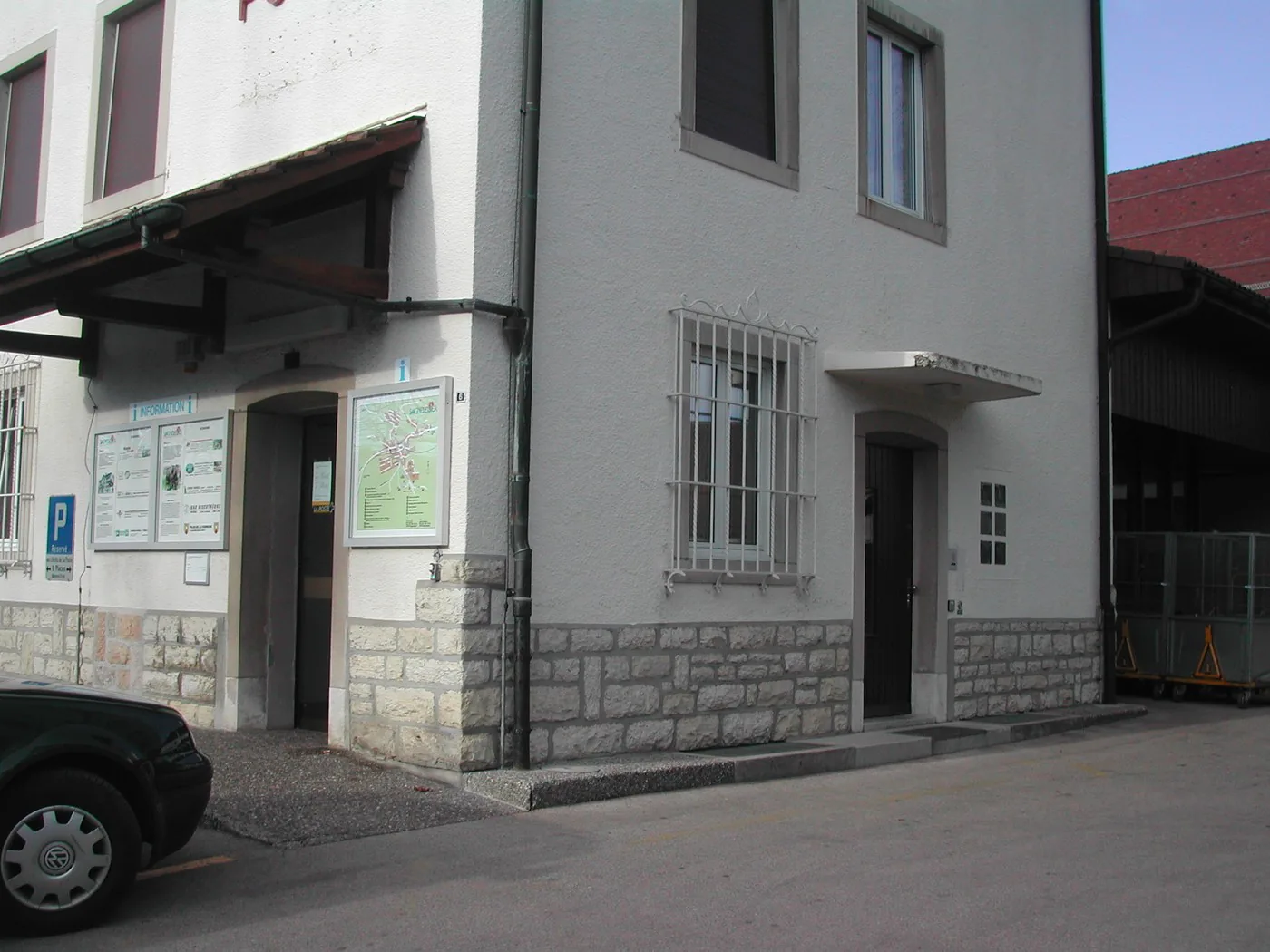 Storage space of about 16 m2 for rent in Saignelégier, ideally located