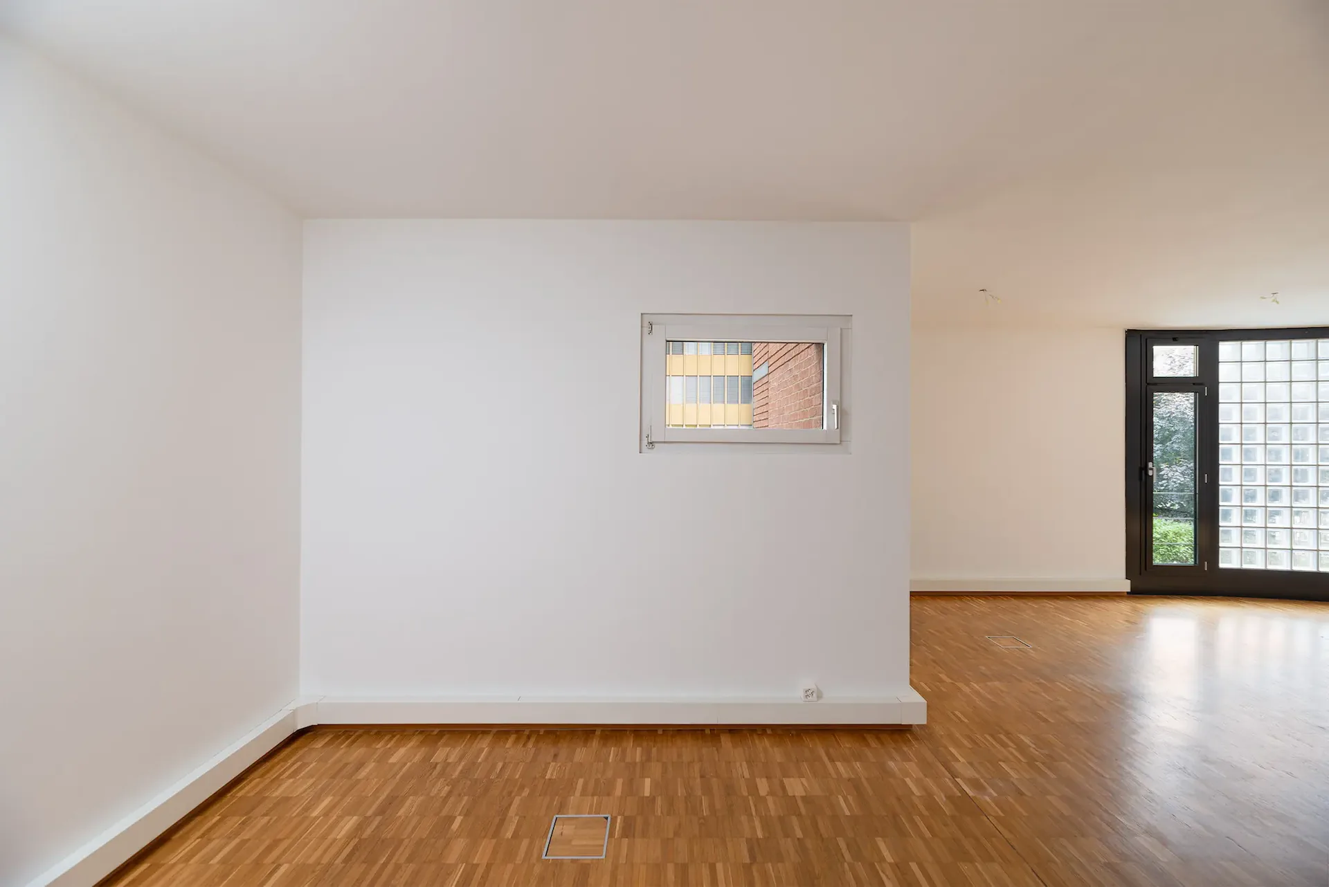 Geräumiges und helles Büro sofort verfügbar