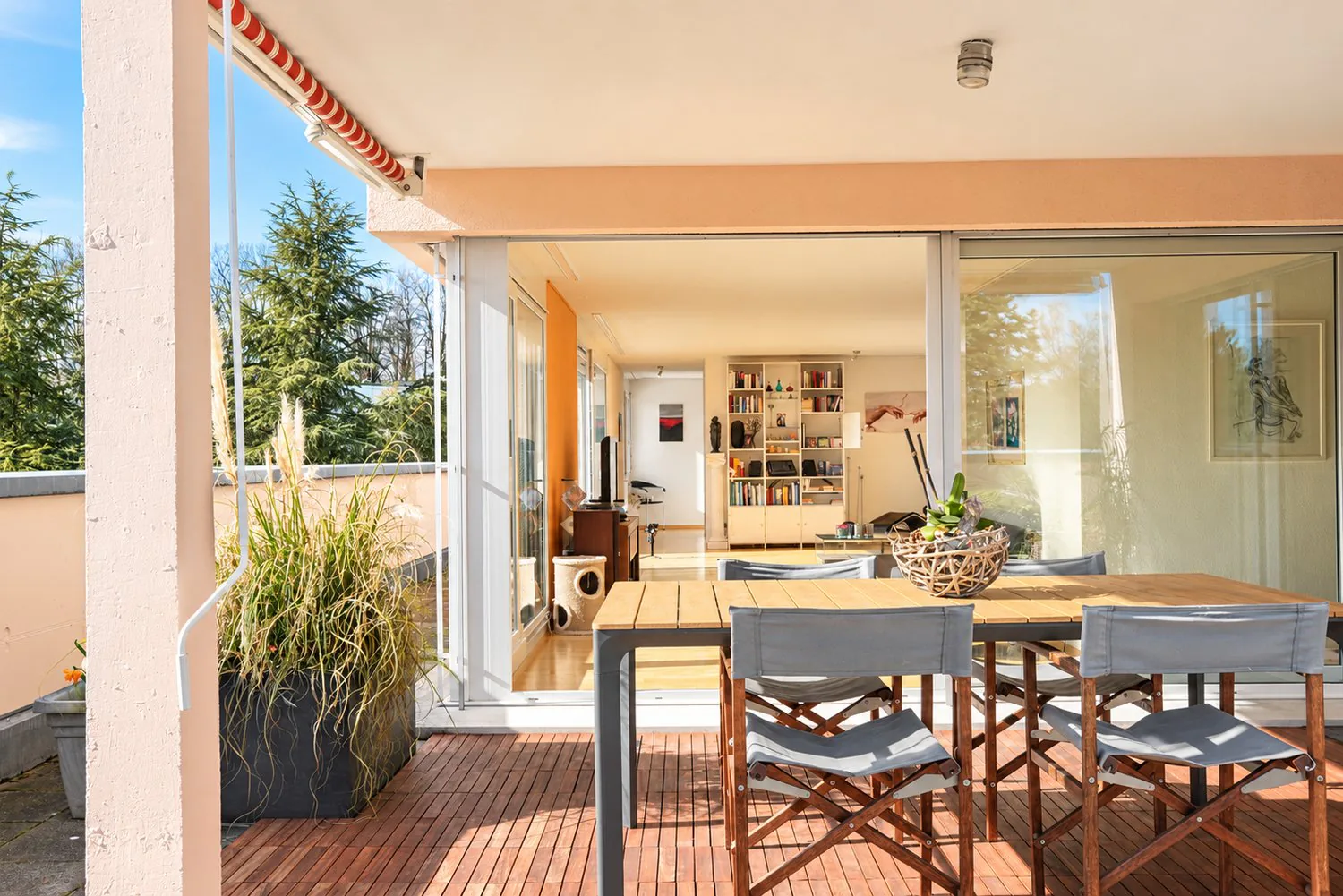 Appartamento penthouse di 5,5 locali vicino alla città con una vista meravigliosa