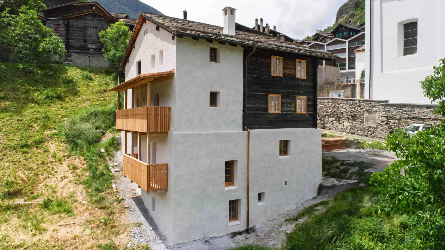 Charmant appartement duplex de 2,5 pièces dans un bâtiment historique à Stalden VS