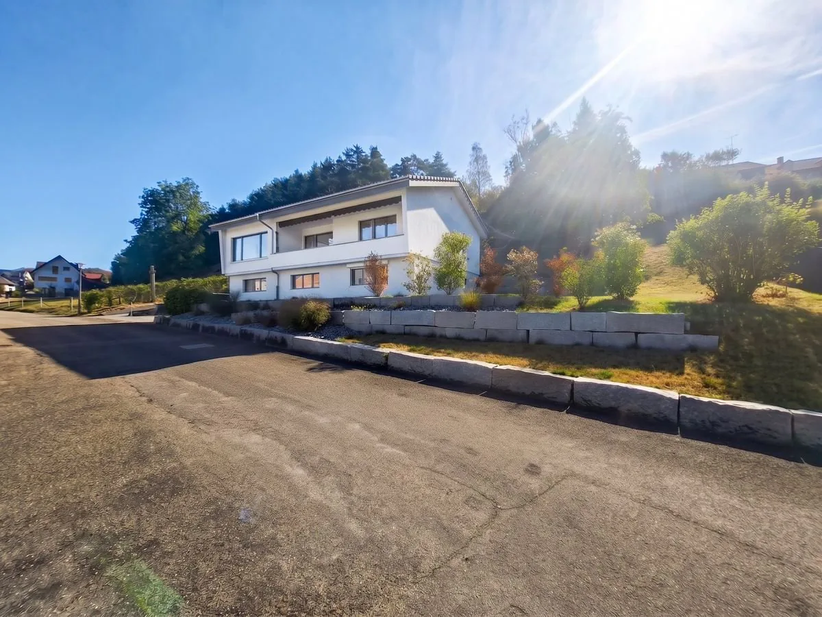 Geräumiges 5.5-Zimmer Einfamilienhaus mit Aussicht in Seewen