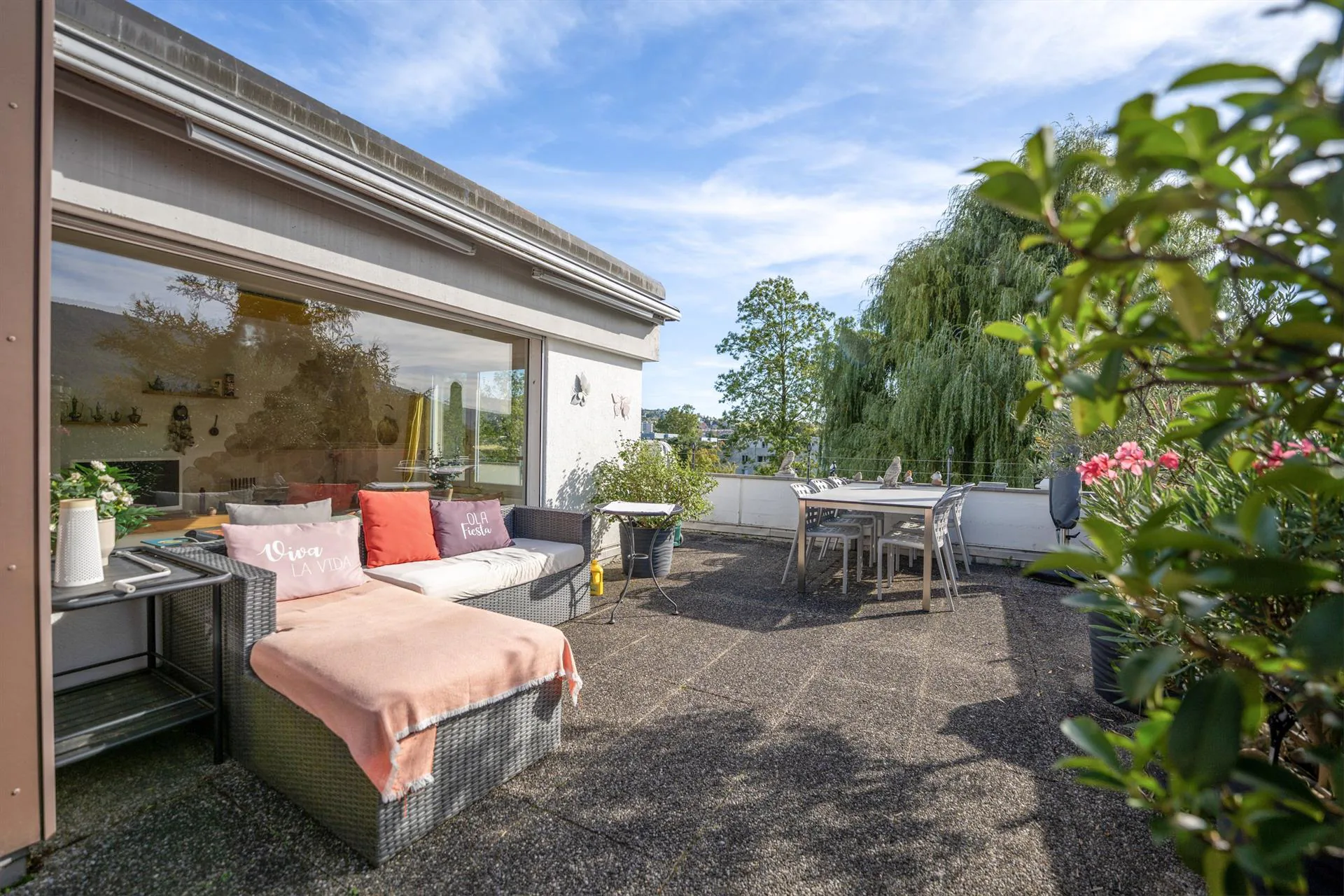Attika mit 93 m² Terrasse an der Zihl | Attique avec terrasse de 93 m²