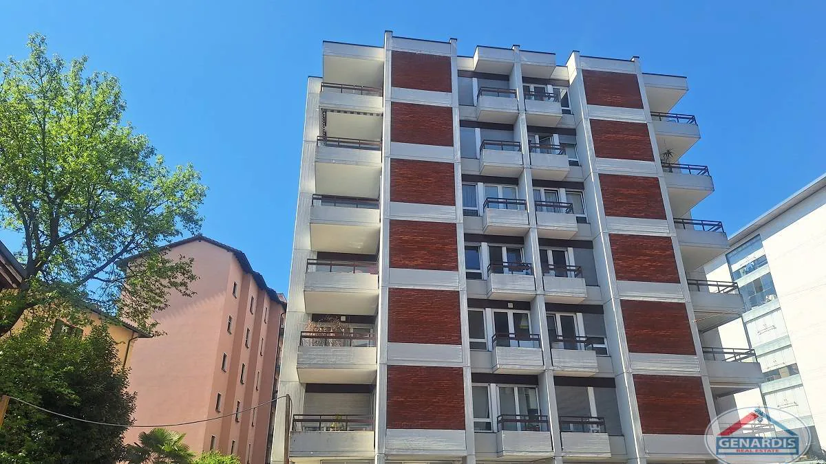 Centre de Lugano, au dernier étage, Loc 2,5, Terrasse, Balcon, Parking couvert.