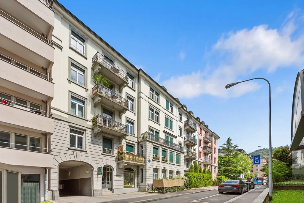 Apartment seeks single!