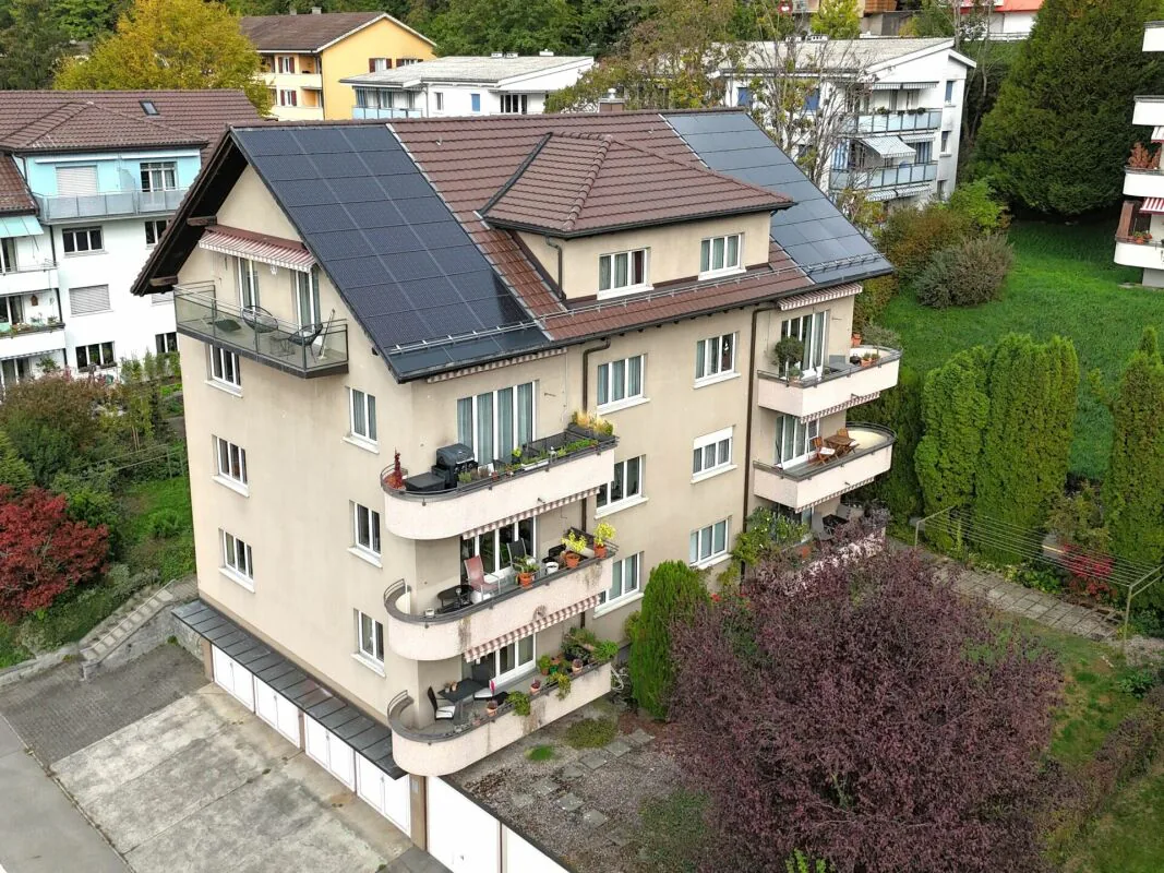 Immeuble d'appartements avec 8 logements et 7 garages
