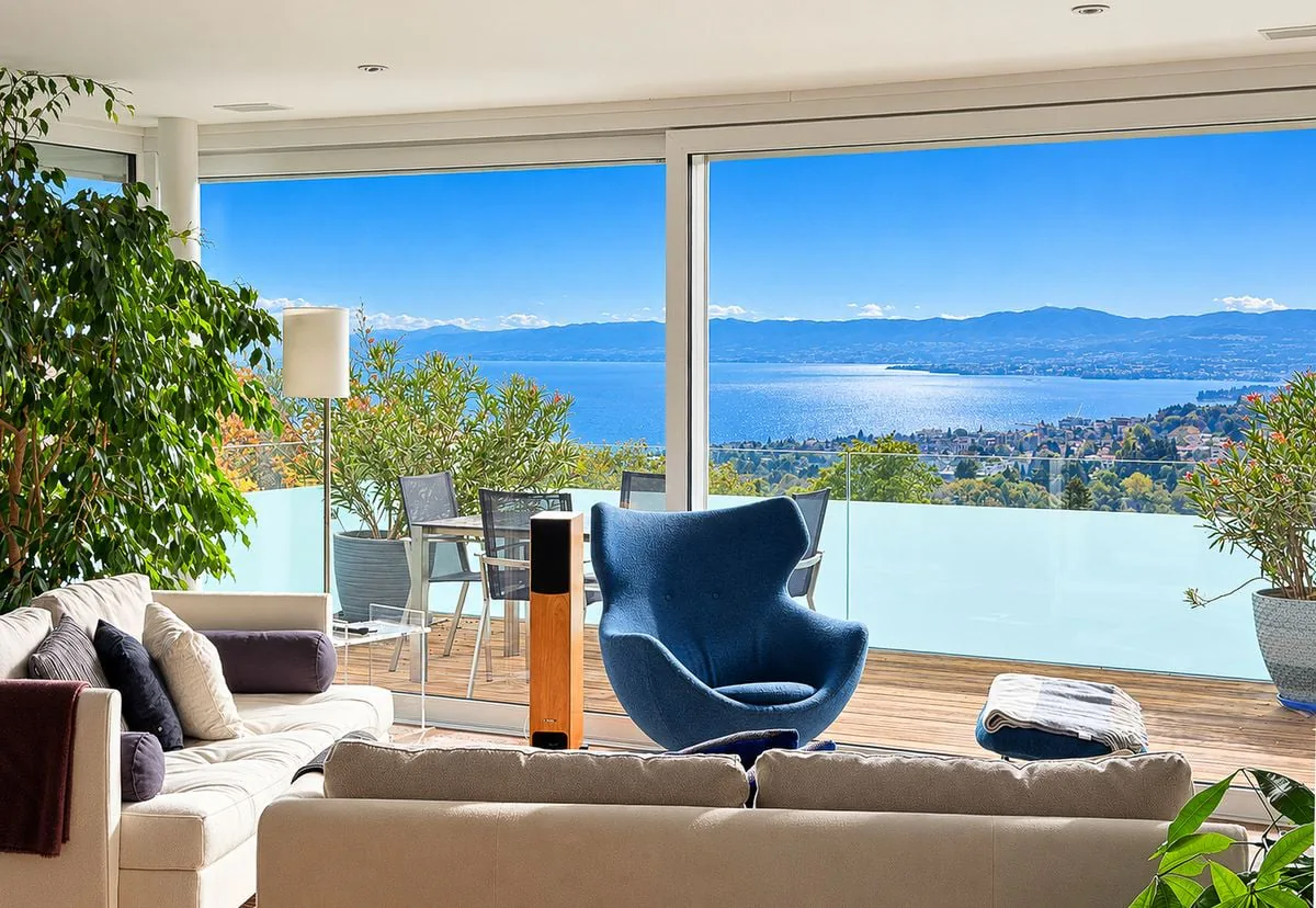 The elegance of a luxurious duplex with a view