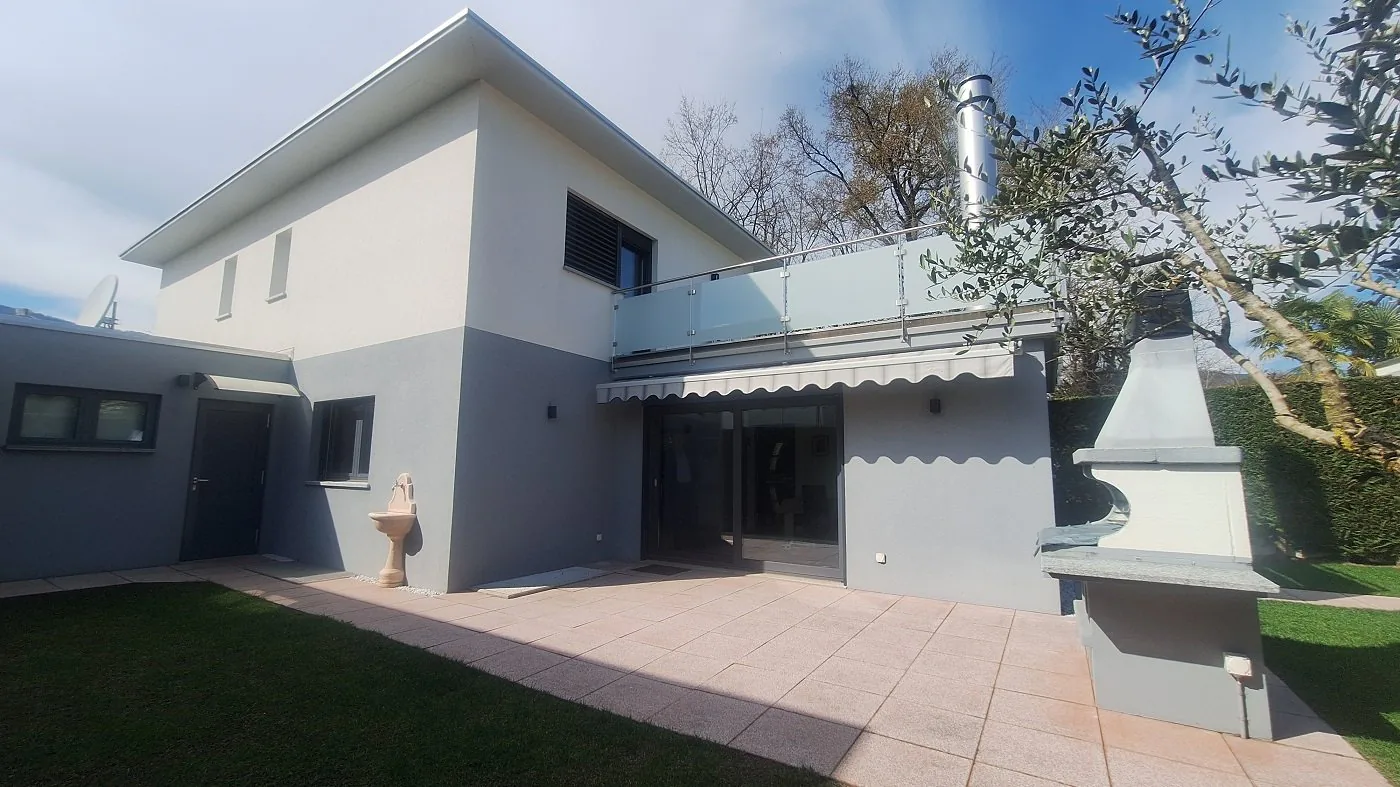 Soleggiata, Tranquillità,, Elegante, Moderna, Spaziosa Villa con giardino