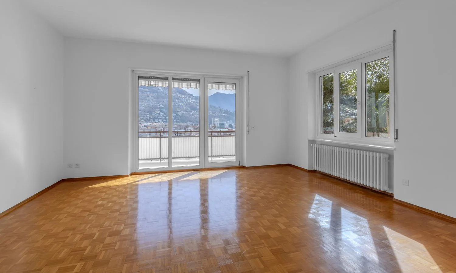 Grand appartement de 4,5 pièces avec vue ouverte sur le centre-ville de Lugano