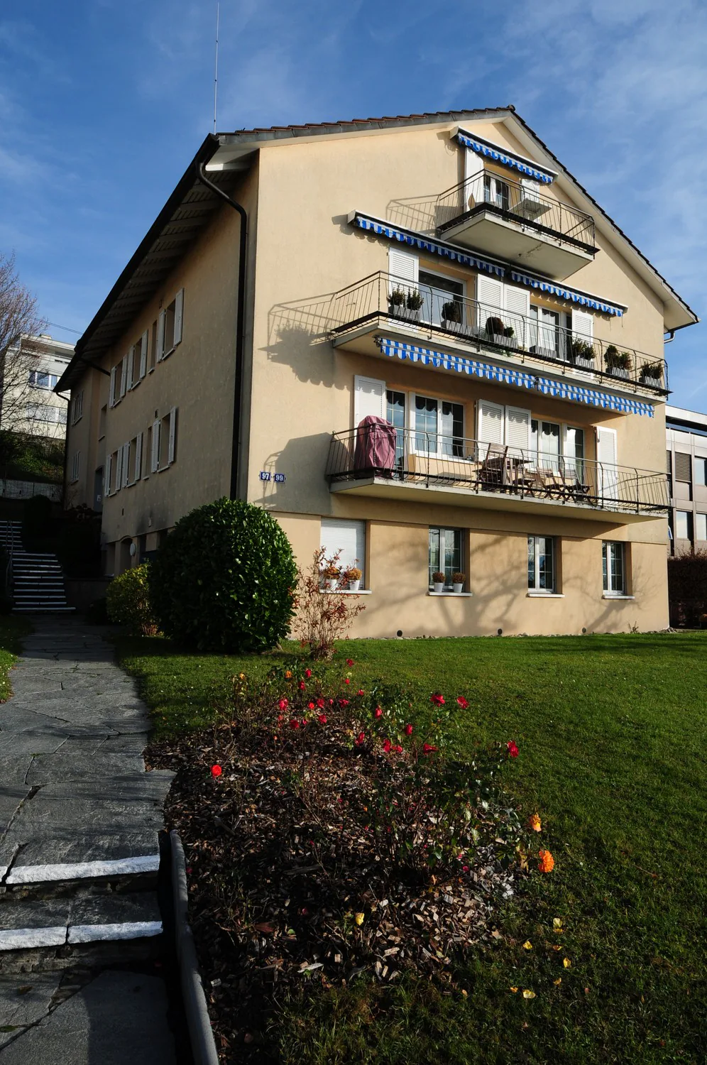 Beautiful 2.5-room apartment on Seestrasse in Zollikon