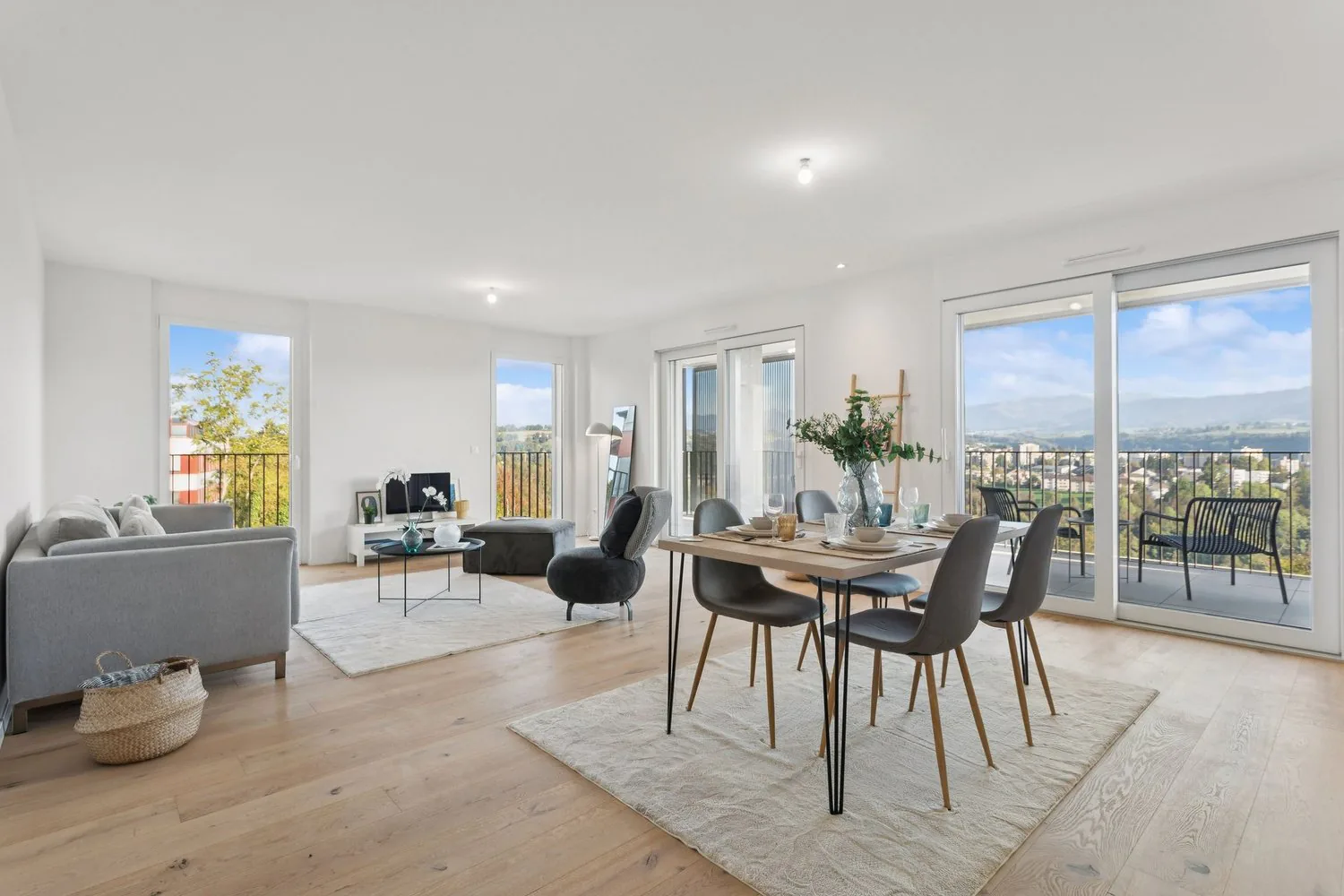 5.5 room corner apartment with 41 m² terrace, east side