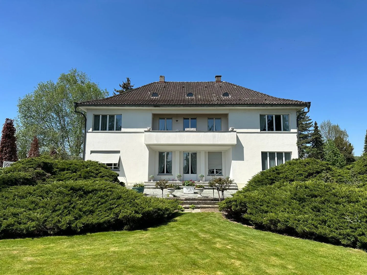 Former doctor's house with building land – 2,736 m² with development potential in Triengen
