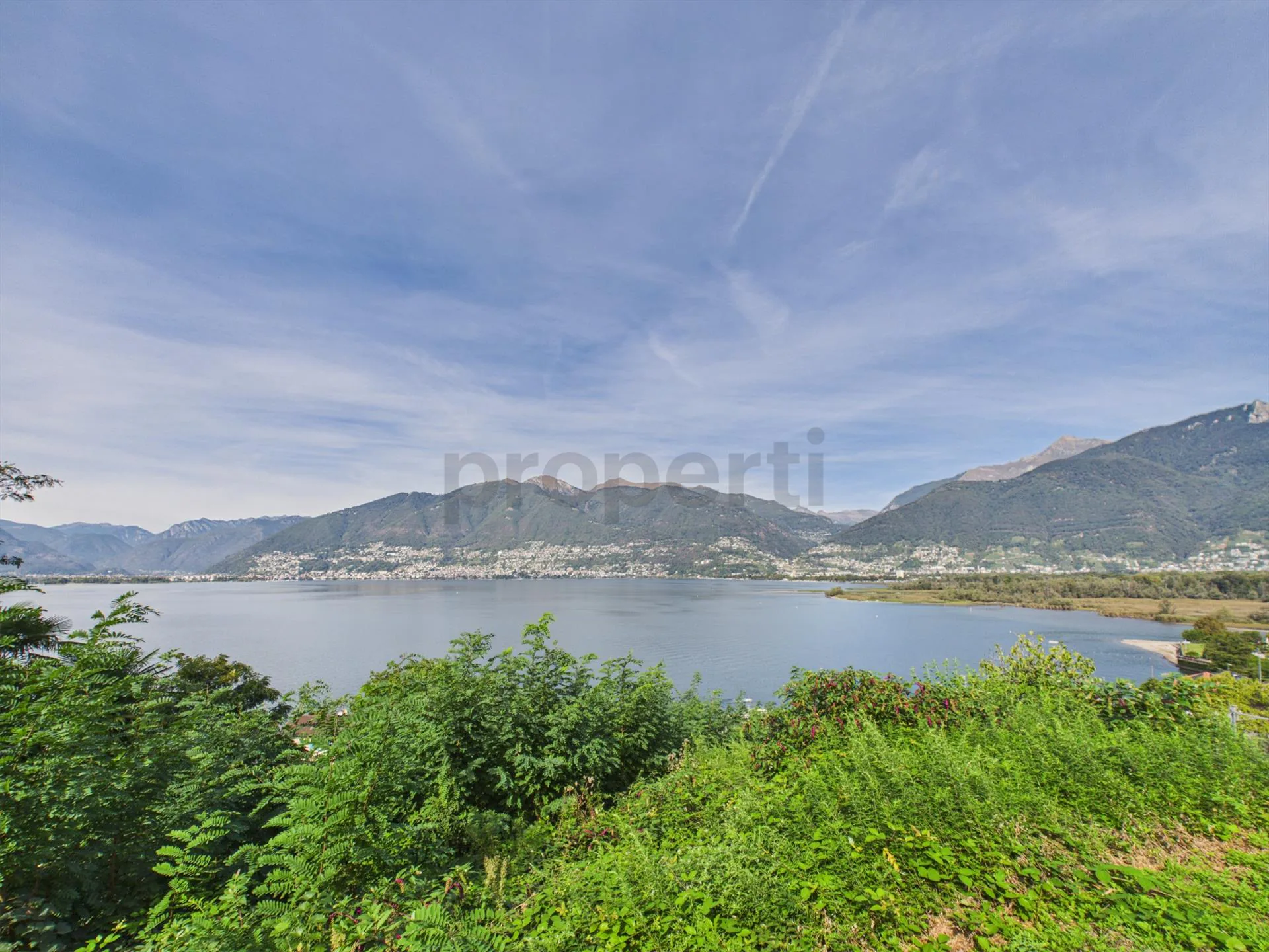 Building plot with panoramic view of Lake Maggiore and the mountains