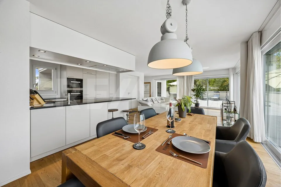 Appartement d'attique exclusif avec accès direct par ascenseur & grande terrasse sur le toit