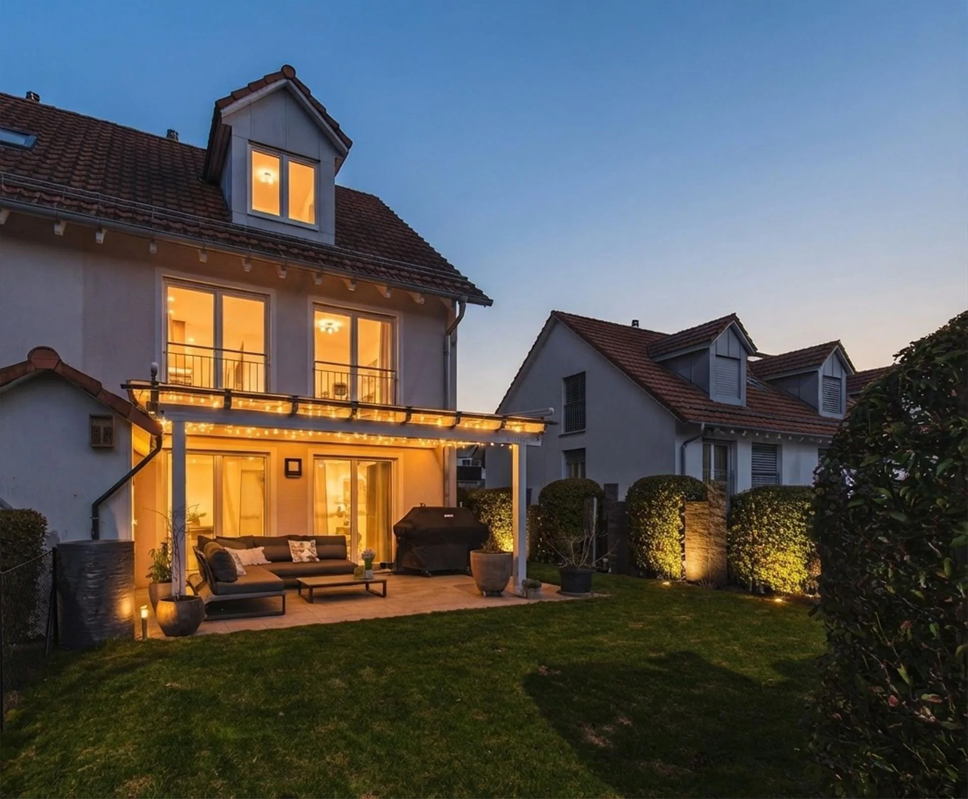 Familienparadies mit Garten und zwei Sitzplätzen