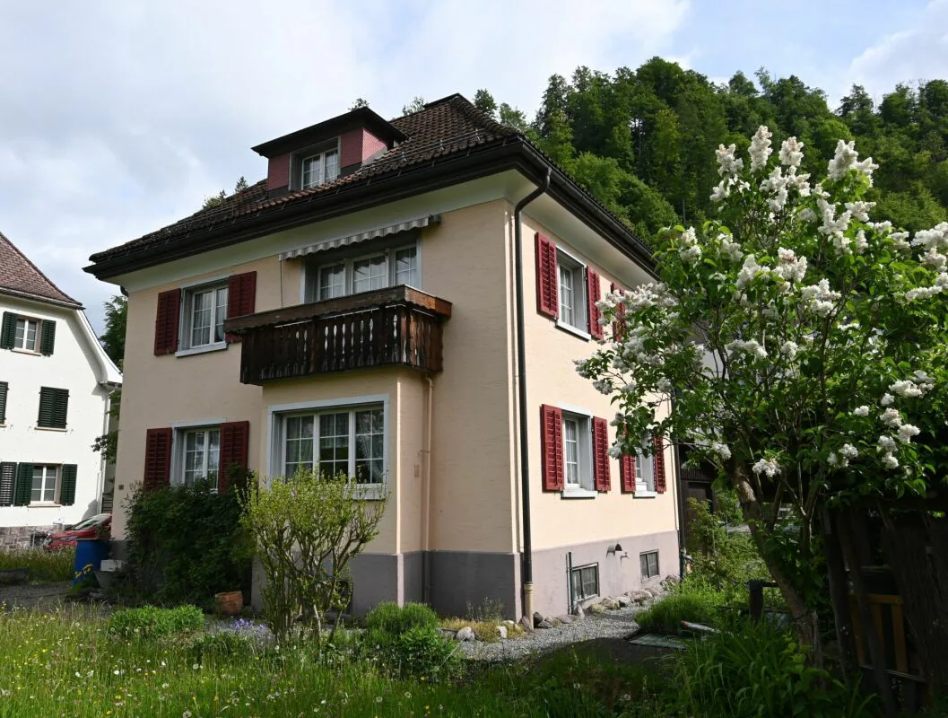 Detached 5.5-room single-family house with large garden and garage