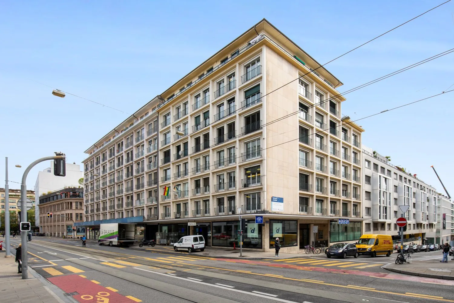 Ideale Lage - Nah an Bahnhof und UNO