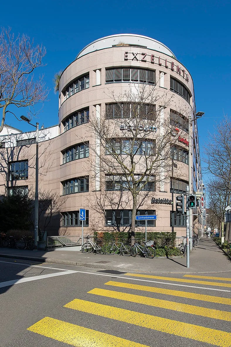 Spazi ufficiali attraenti in una posizione rappresentativa