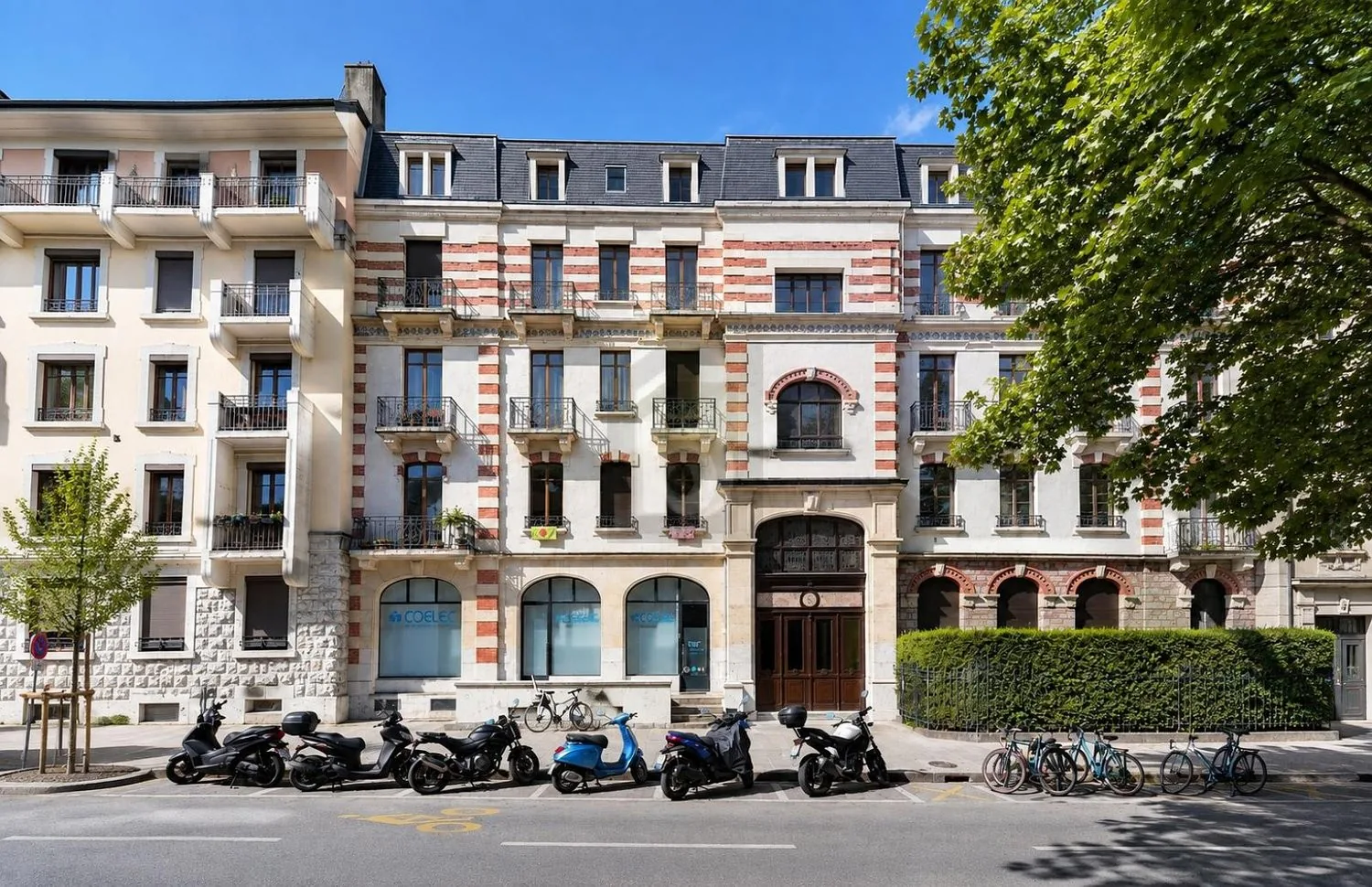 ATTIQUE AVEC BALCON À SERVETTE-CHARMILLES