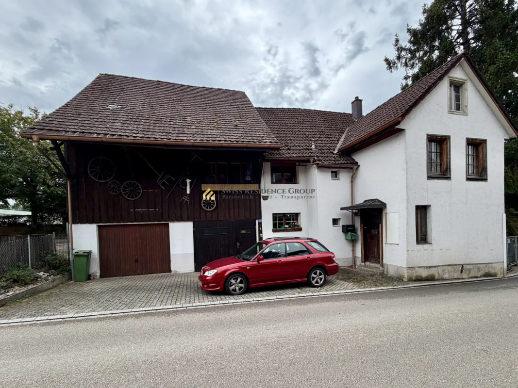 Einzigartige Investitionschance an bester Lage: 10-Zimmer-Bauernhaus