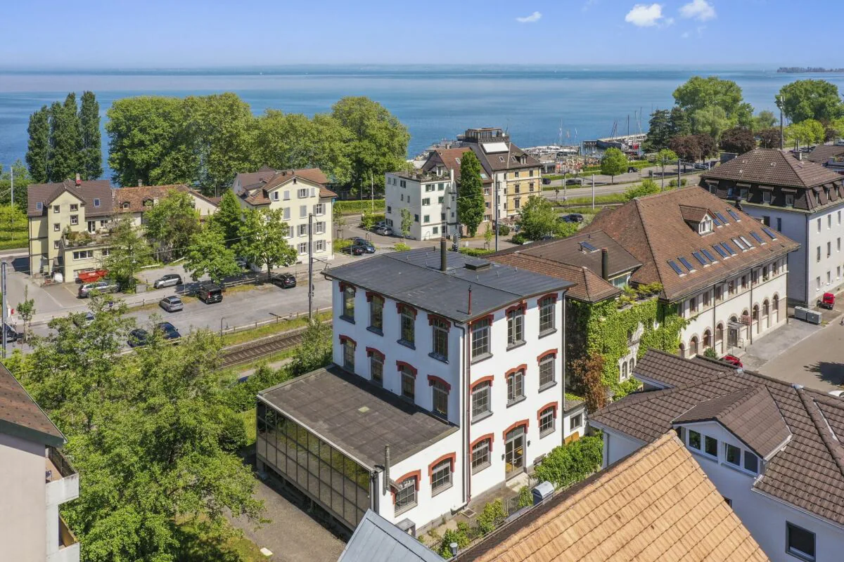 Casa loft storica unica con vista sul lago e molto spazio per vivere e lavorare