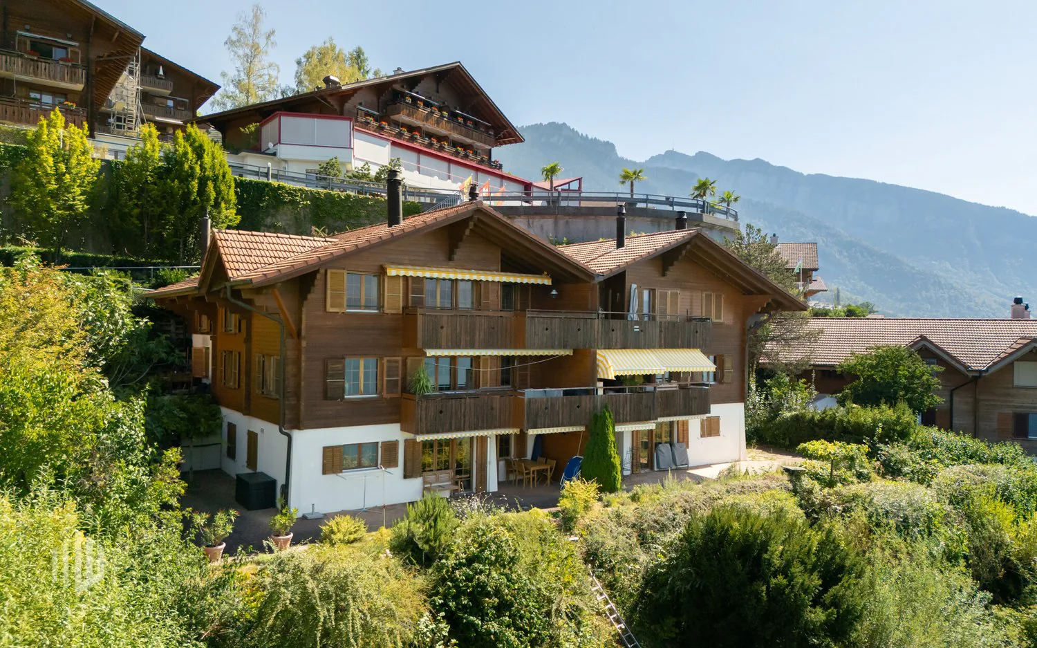 ImmoWyss - Vivere sopra il lago di Thun con una vista panoramica da sogno