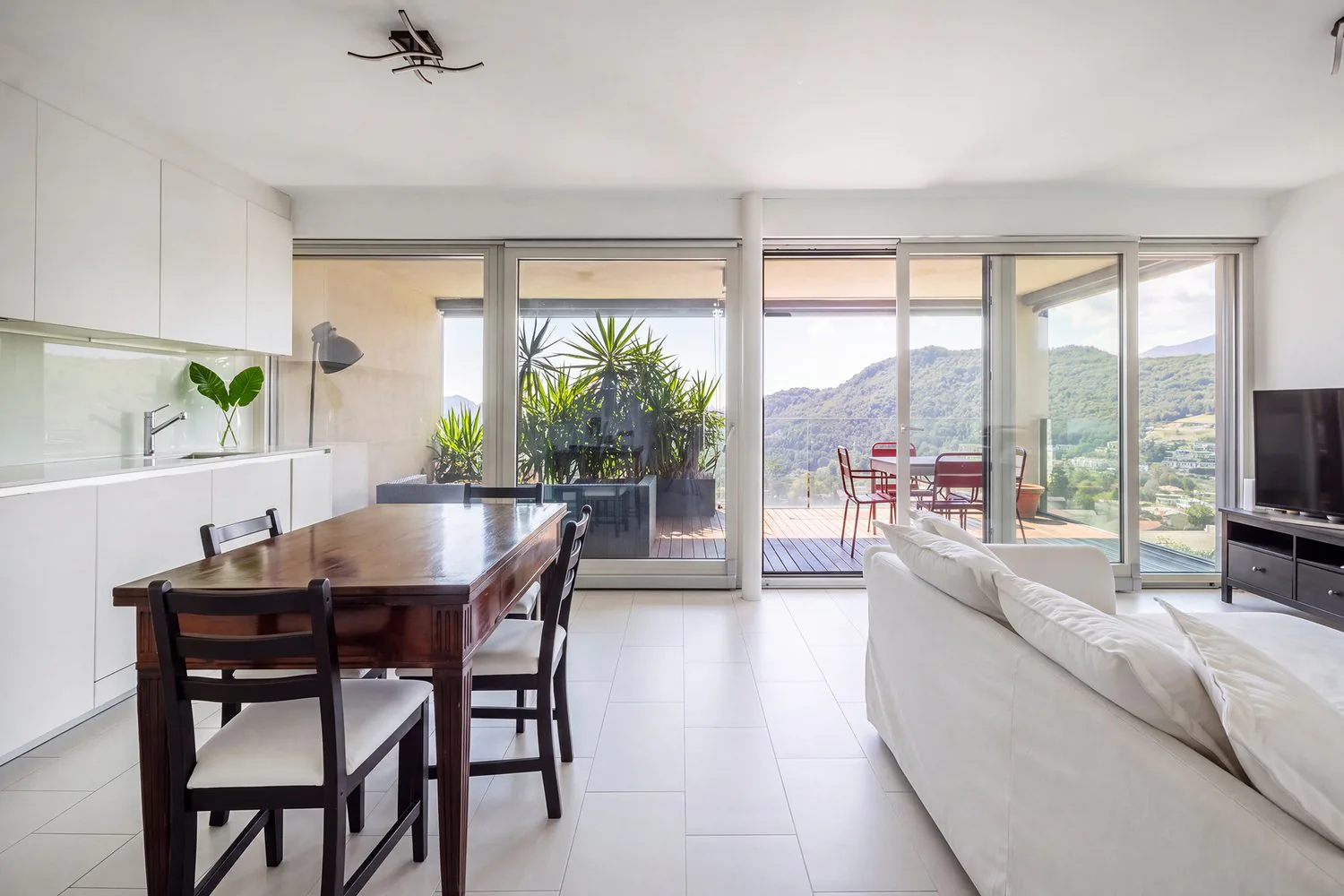 Bright apartment with breathtaking views!
