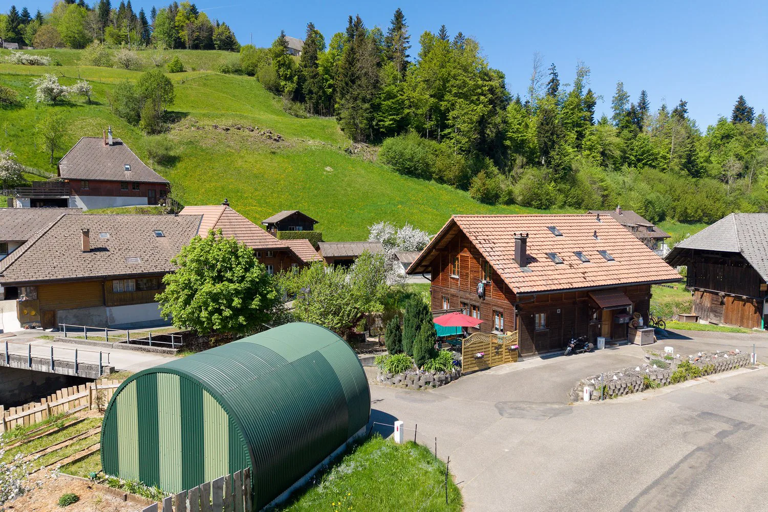 Casa a due famiglie attraente in una posizione naturale