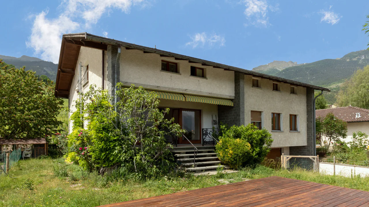 IMMEUBLE DE DREI WOHNUNGEN IN VEYRAS