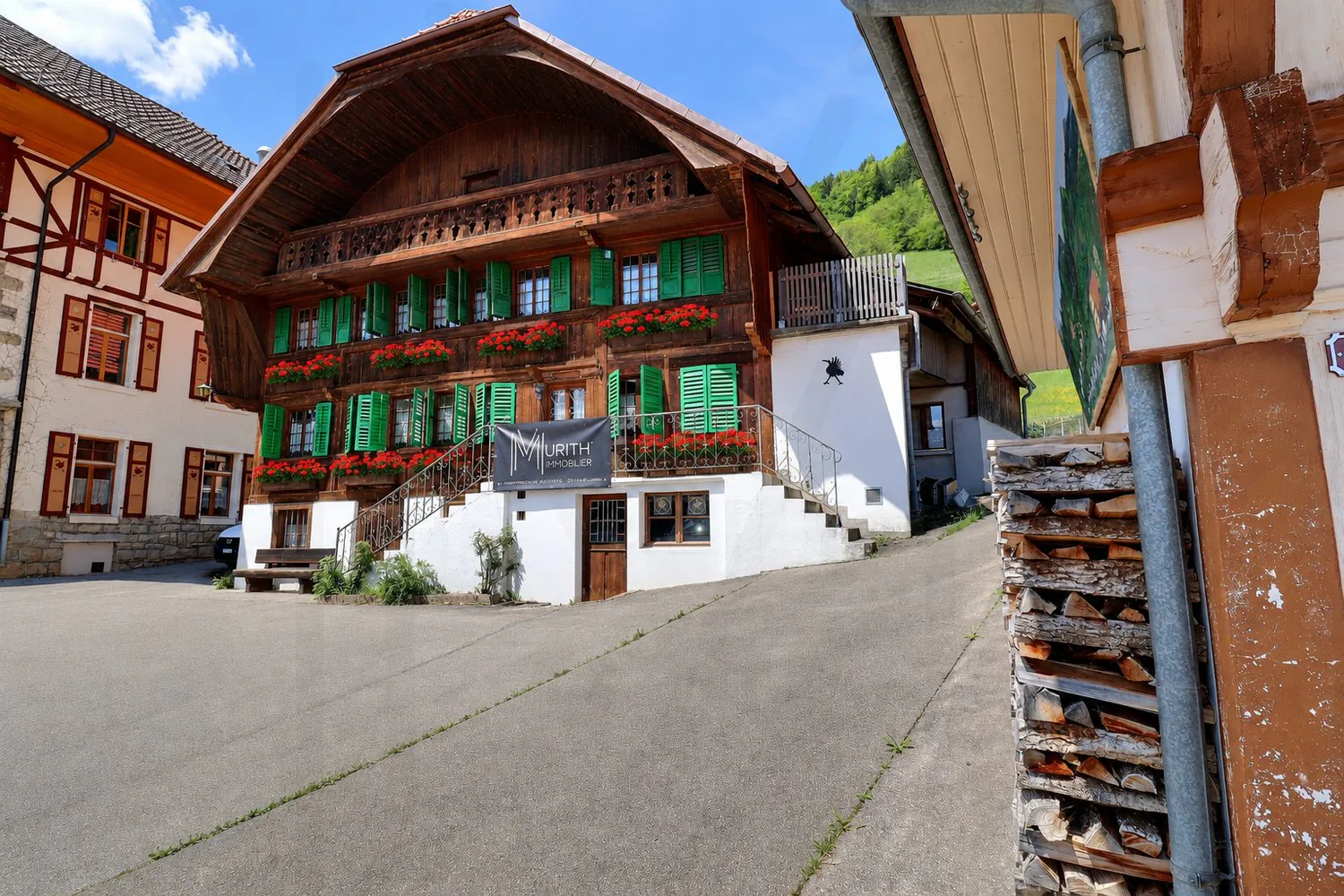 Authentic Gruyérienne house with superb view