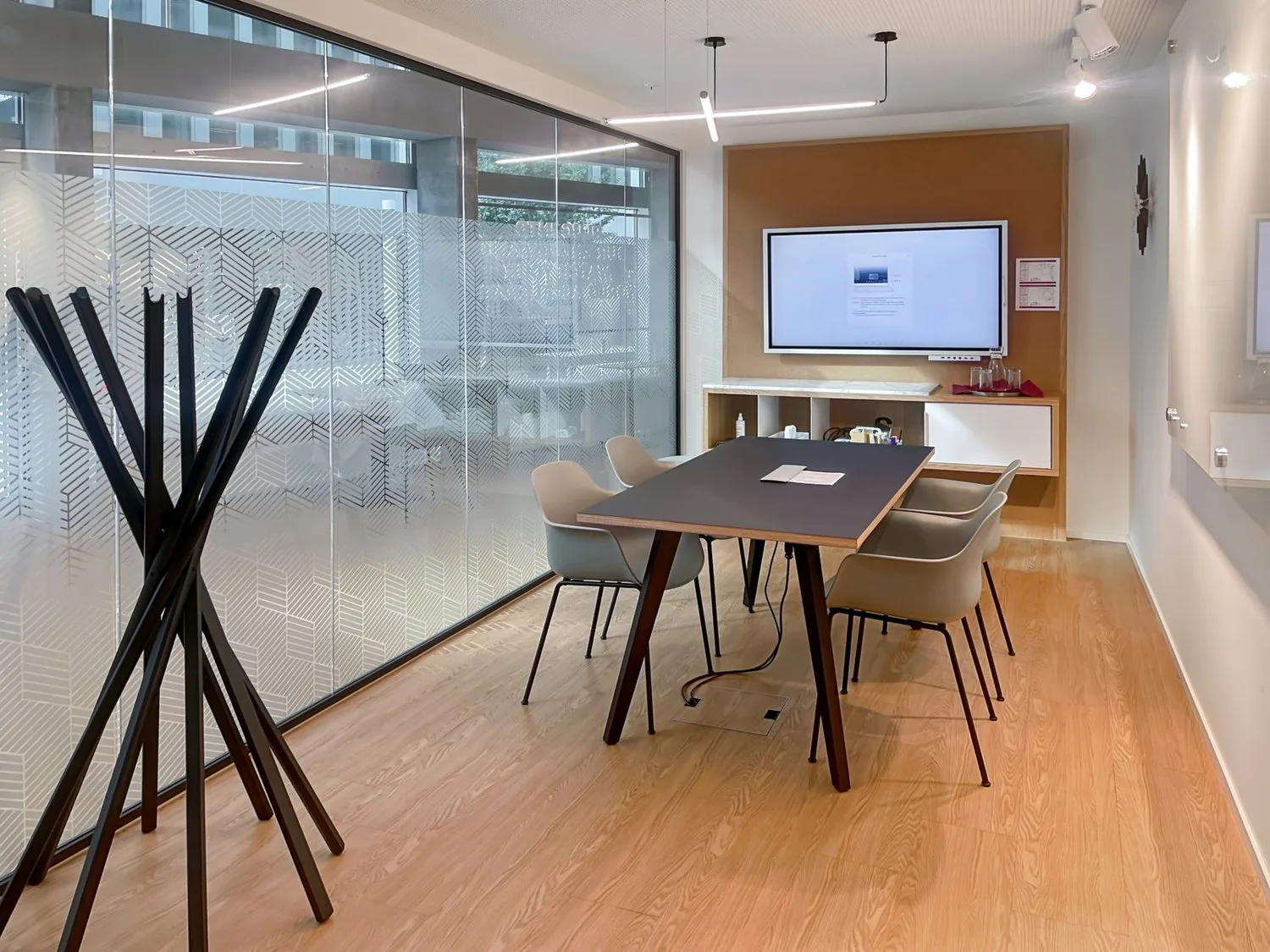 Office spaces for 5 in Spaces The Circle 6
