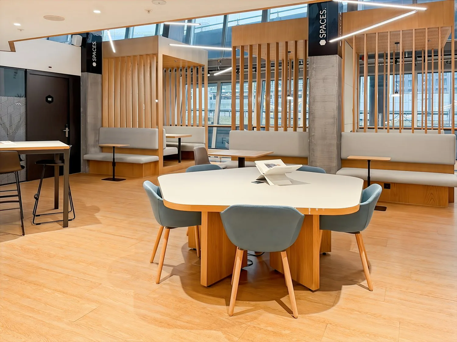 Private desk in Spaces The Circle 6