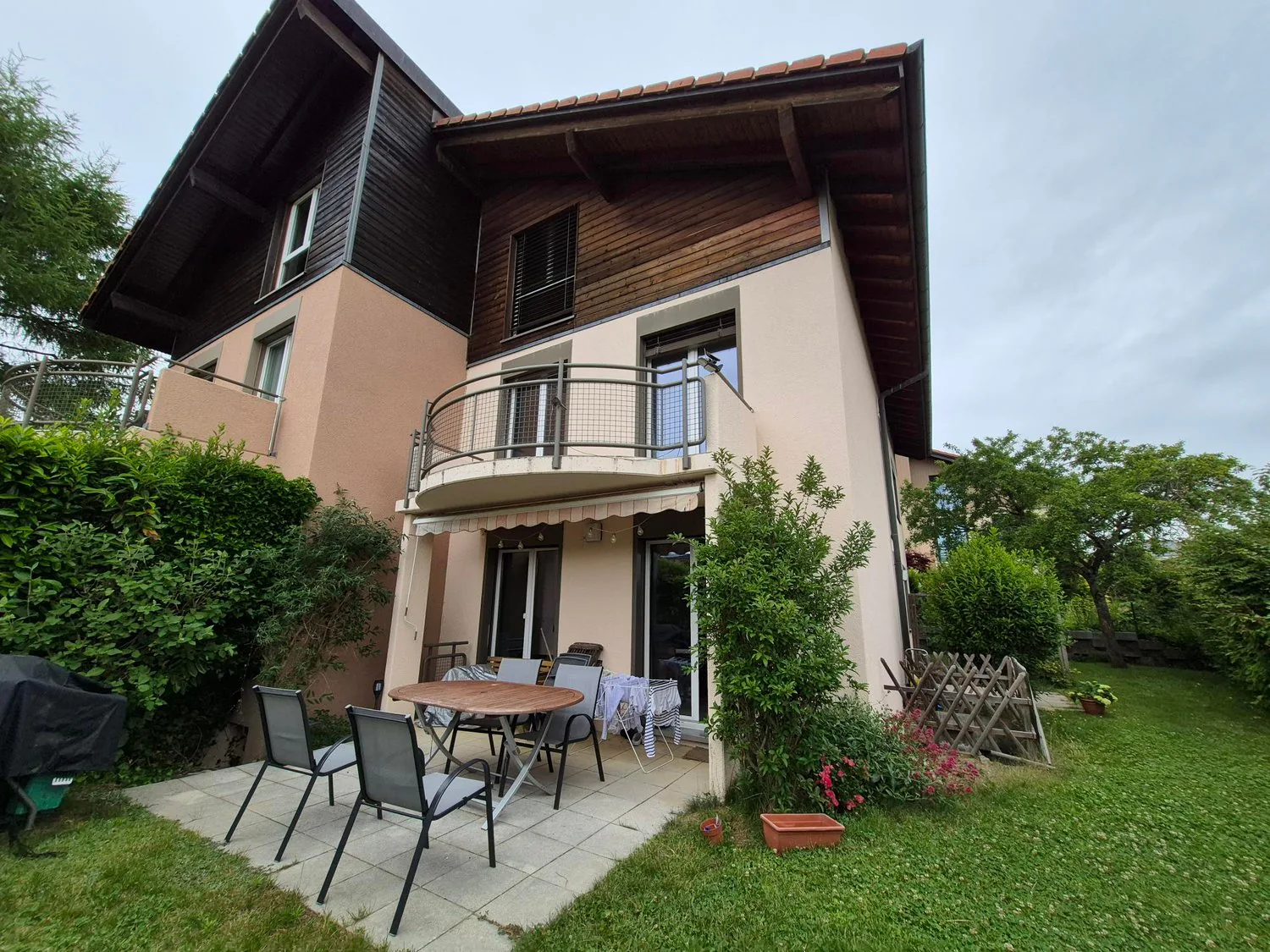 Semi-detached villa with 6.5 rooms, approx. 186 m2
