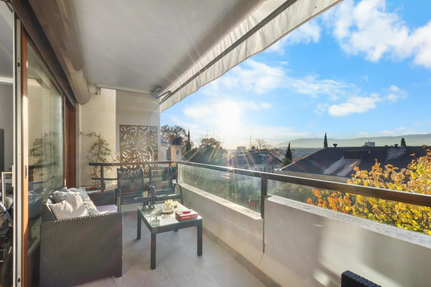 Chem. de la Tour-de-Champel 12, 4-room apartment of high standard with swimming pool and gym