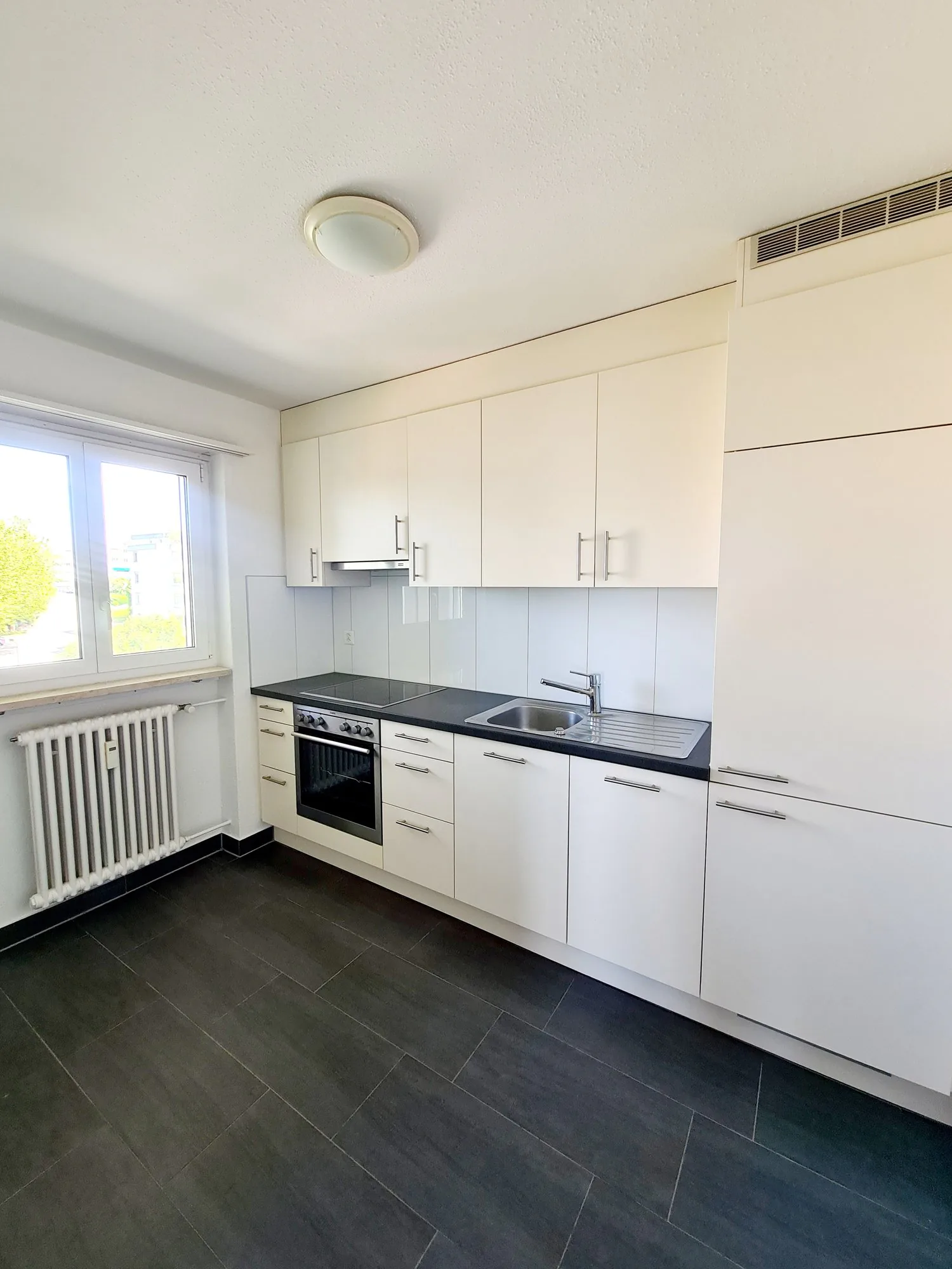 4 Zi. Wohnung mit Balkon und schöner Aussicht
