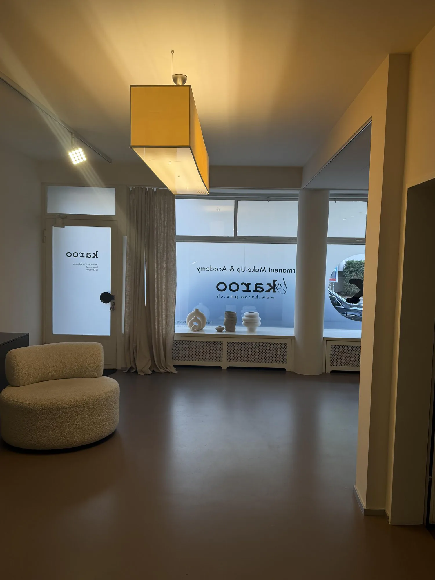 Spazio commerciale affascinante con ristrutturazione moderna e possibilità di utilizzo versatile! (Limitato fino al 30 aprile 2028)