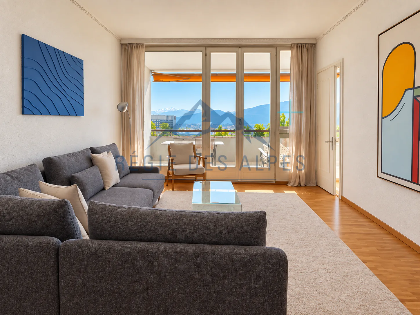 Schönes durchgehendes 4-Zimmer-Apartment, hell und mit freier Sicht