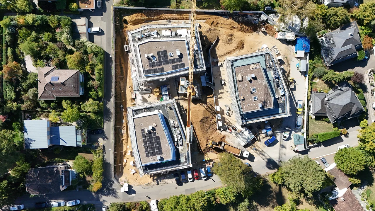 ZEITGENÖSSISCHE ARCHITEKTUR AN EXZELLENTER LAGE