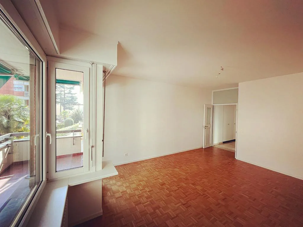 Appartement lumineux de 2,5 pièces avec balcon à Lugano