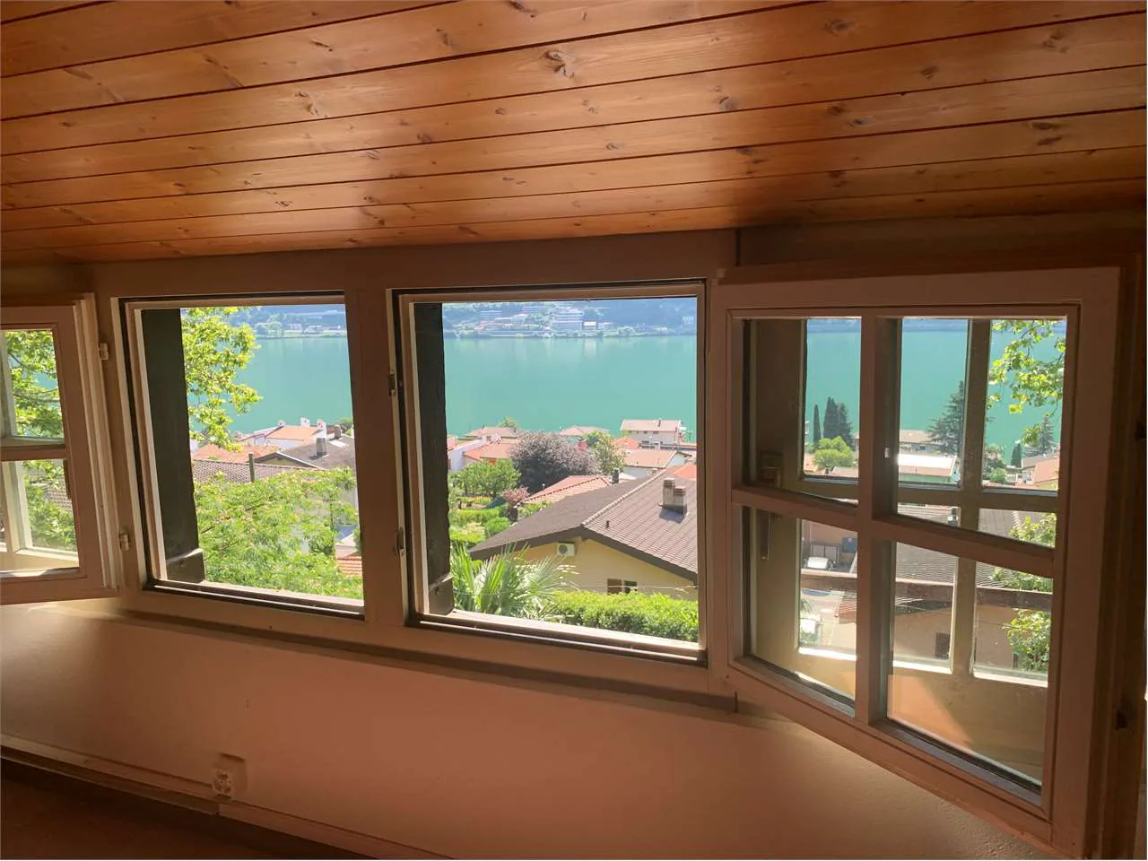 RIVA SAN VITALE: 4 Mansardenwohnung