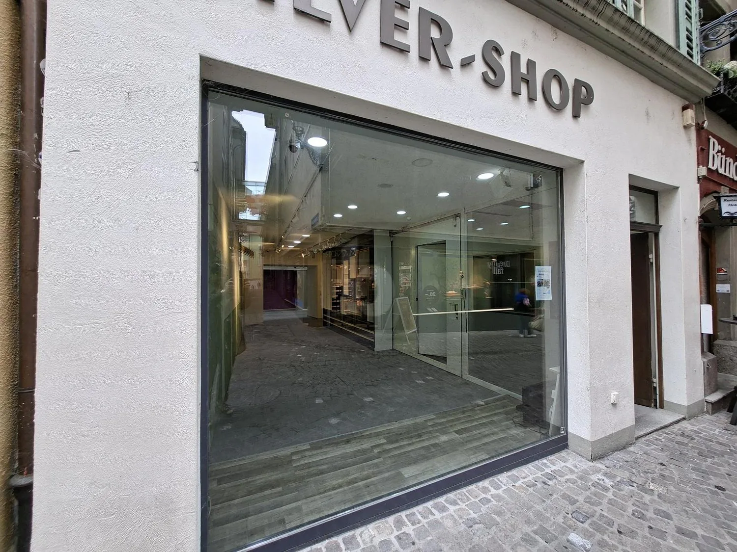 Air-Conditioned Commercial Space in the Old Town