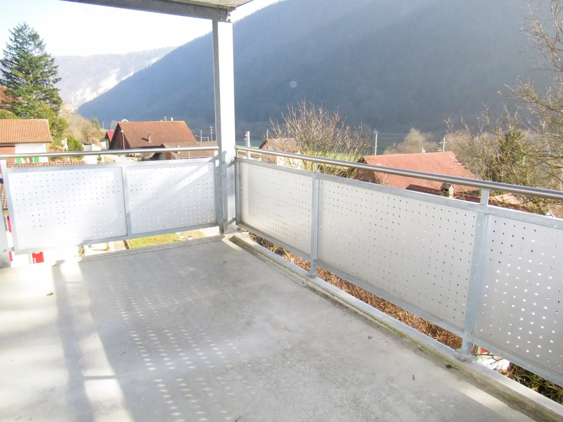Appartement renoviert und hell mit ** GROSSEM BALCON **