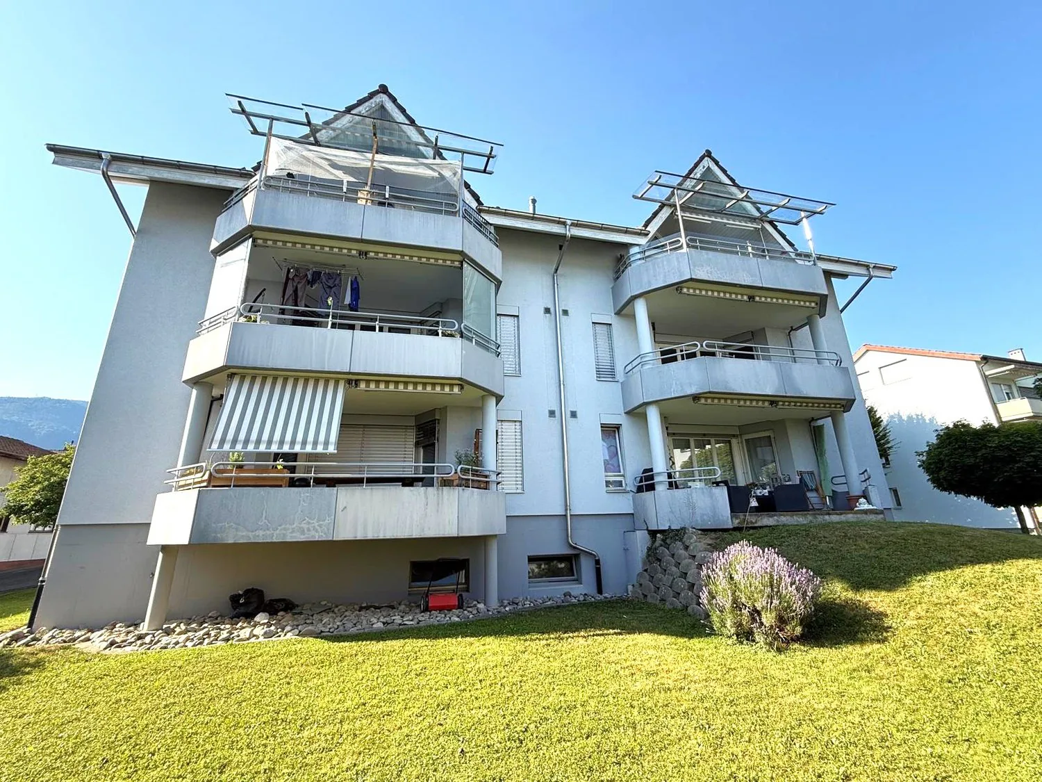 Appartement attrayant de 4,5 pièces avec balcon, garage et beaucoup d'espace de stockage