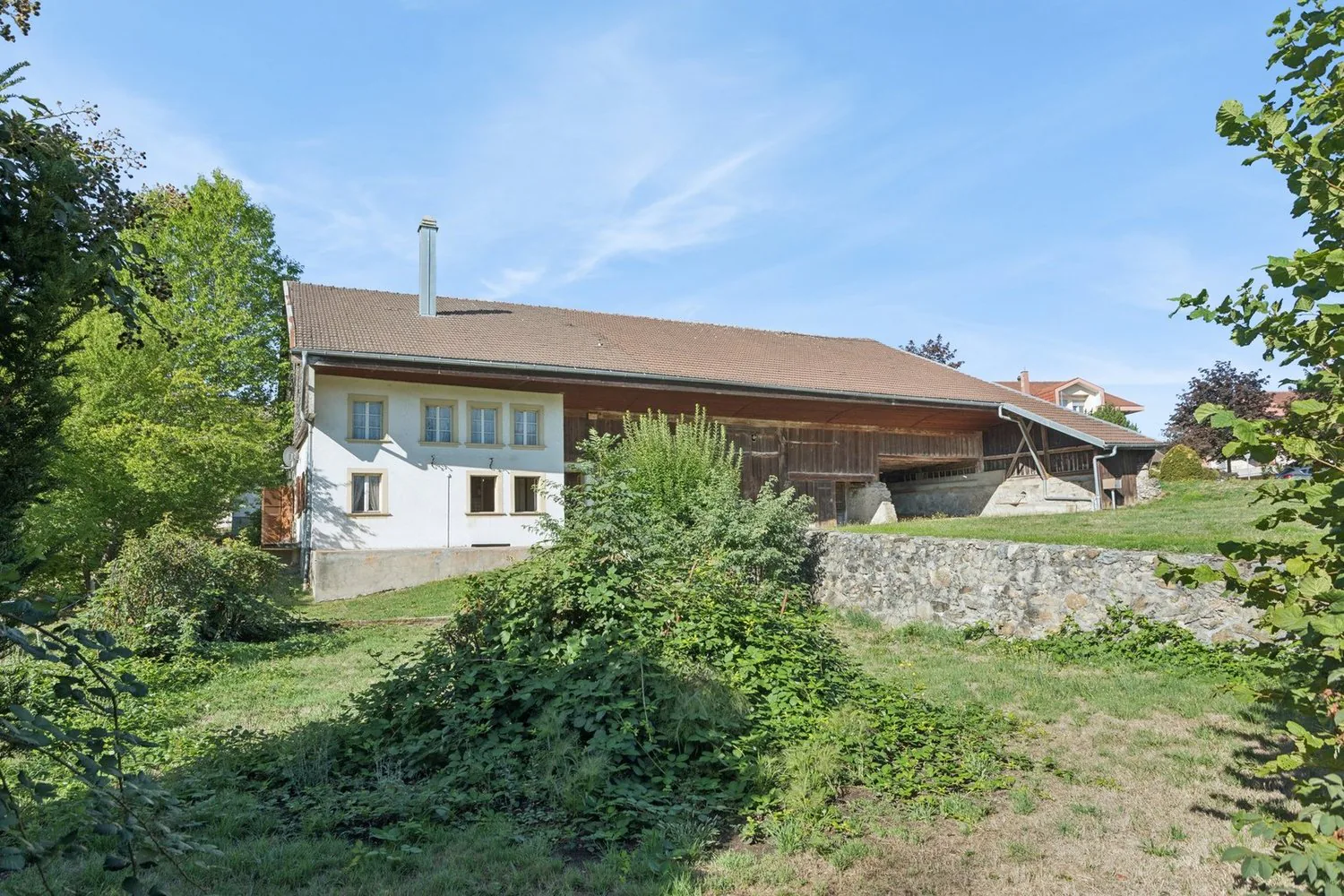 Old Fribourg farm in the heart of the village