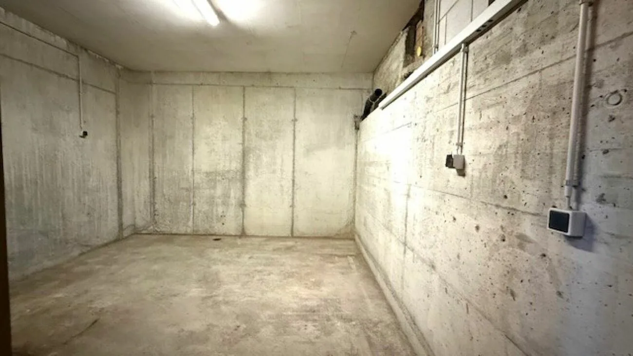 Espace de stockage/hobby/cave spacieux