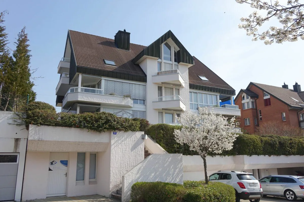 Charmant appartement mansardé avec plusieurs balcons