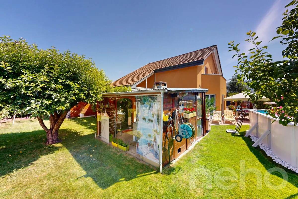 Schönes Familienhaus mit Pool und Sommerküche in ruhiger Lage