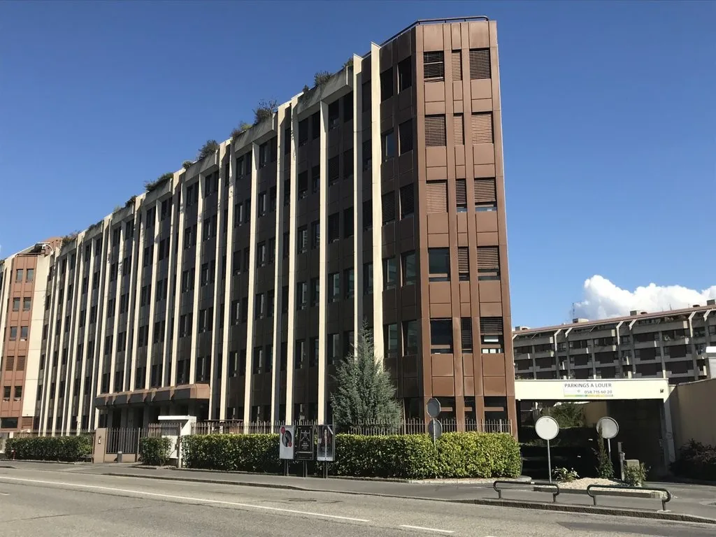 Unterirdischer Parkplatz bei den Nationen