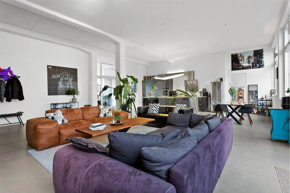 Beautiful loft with a view of the lake