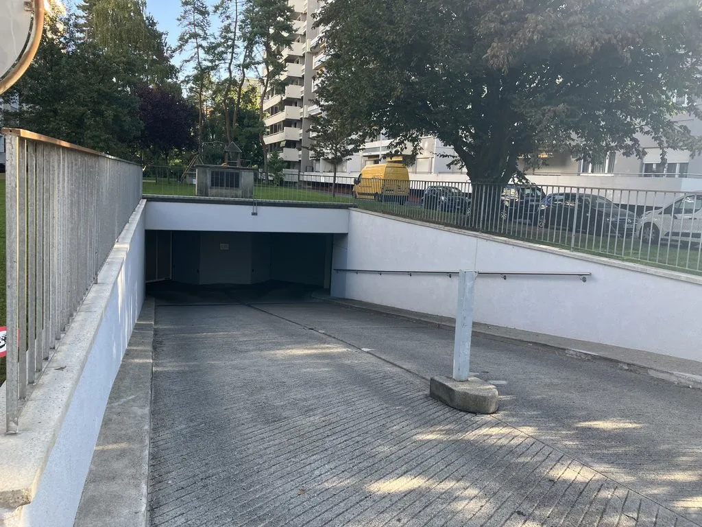 Suchen Sie einen Parkplatz mit einer Ladestation für Elektrofahrzeuge ?